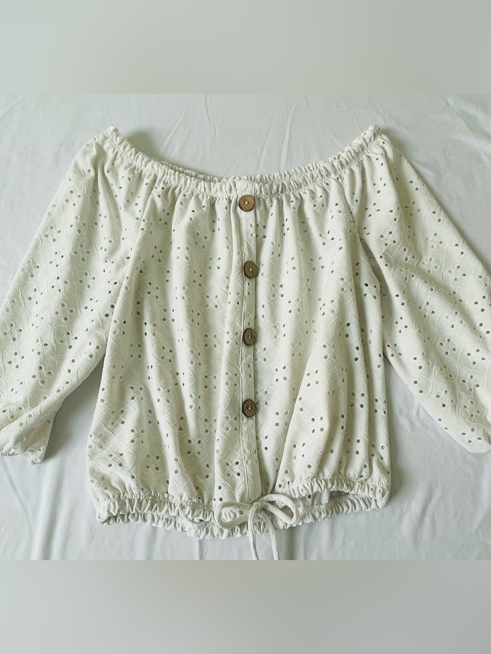 Free Kisses Women’s Pink Cropped Off Shoulder 3/4 Sleeve Medium White
